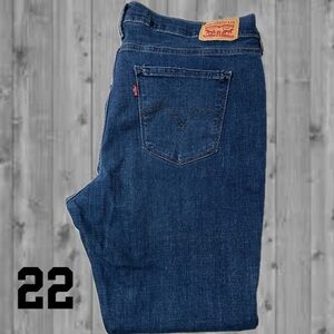 Women’s Levi’s Classic Straight Leg Dark Blue Jeans – Size 16W (22)
